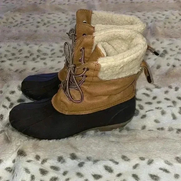 Women’s Blue Duck Boots - Picture 2 of 5